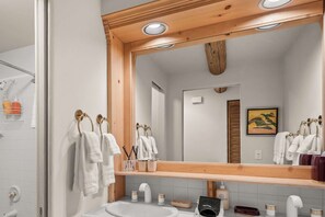 Condo (700 Monarch 201) | Bathroom | Towels - 700 Monarch Condos by iTrip Aspen Snowmass (Aspen)
