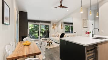 Condo (700 Monarch 302) | Living area | 40-inch flat-screen TV with cable channels