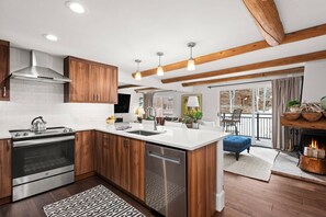Bloc d'apartaments (700 Monarch 201) | Exterior