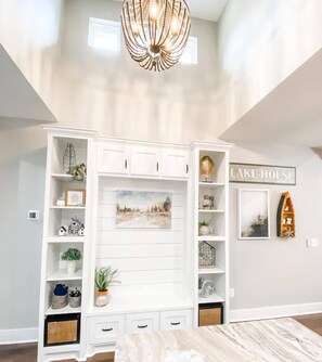 Interior - Cozy bunk house minutes from boat ramp (Brookeland)