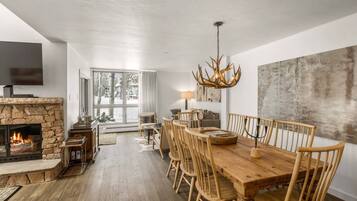 Bloc d'apartaments (Mountain Queen #13) | Menjador