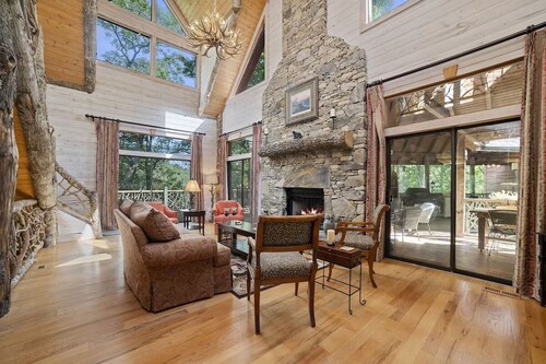 ⛰ Luxurious Highlands Mountain home/studio apartment. Perfect for families & pet