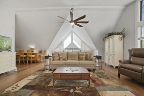 Smart-TV, Kamin, Videospiele, DVD-Player