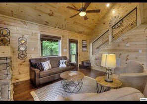 Smart TV, fireplace