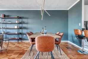 Dining - Open & Bright Beacon Hill 1BR, near the State House by Blueground (Boston)