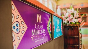 A hotel sign with the name 'Gran Misiones' and a decorative border. - Gran Misiones Tequisquiapan (Tequisquiapan)