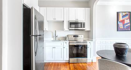 Dapper Back Bay 2BR, Steps from Newbury St. and Esplanade by Blueground