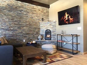 تلفزيون ذكي، مدفأة، كُتُب