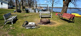 Remodeled Cabin, Grill, Outside Seating, New Heating & AC, Dock, Swimming & More