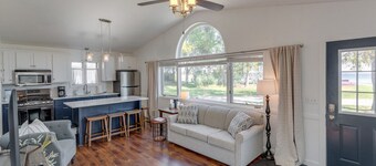 Remodeled, Grill, Outside Seating, Dock, Swimming
