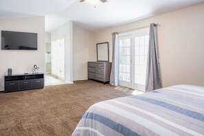 4 Schlafzimmer, Schreibtisch, Bügeleisen/Bügelbrett, Reisekinderbett