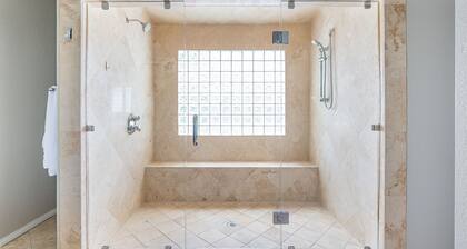 “Las Vegas Retreat: Heated Pool, EV Charger, Minutes from Airport & Strip!”