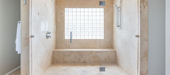 “Las Vegas Retreat: Heated Pool, EV Charger, Minutes from Airport & Strip!”