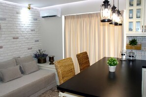 40-inch plasma TV with cable channels, TV - Limani Friends Apartment (Sarandë)