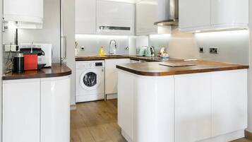 Fridge, microwave, dishwasher, coffee/tea maker