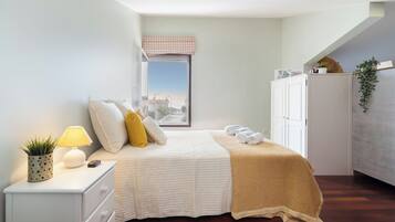 3 quartos, ferros/tábuas de passar roupa, Wi-Fi, roupa de cama