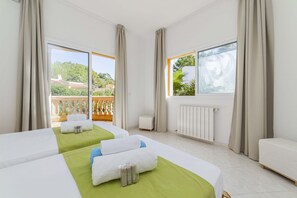 3 bedrooms, iron/ironing board, free WiFi, bed sheets