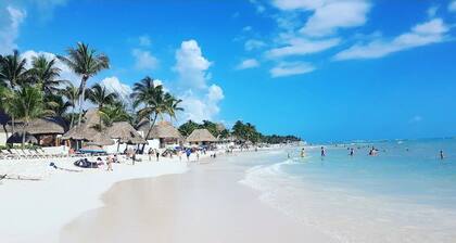 5⭐ Penthouse Private Rooftop & 1 Block to Beach!