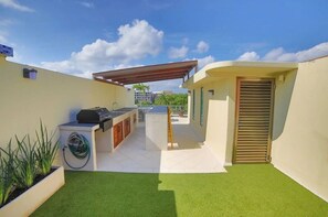 Terrace/patio - 5⭐ Penthouse Private Rooftop & 1 Block to Beach! (Playa del Carmen)