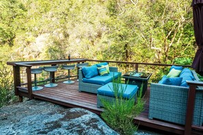 Property grounds - Beautiful Guest Suite with Private Deck Overlooking Forest and Waterfall (Ashland)