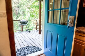 Terrace/patio - Beautiful Guest Suite with Private Deck Overlooking Forest and Waterfall (Ashland)