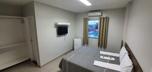 WiFi (無料)、ベッドシーツ