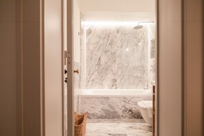 Bathtub, hair dryer, towels