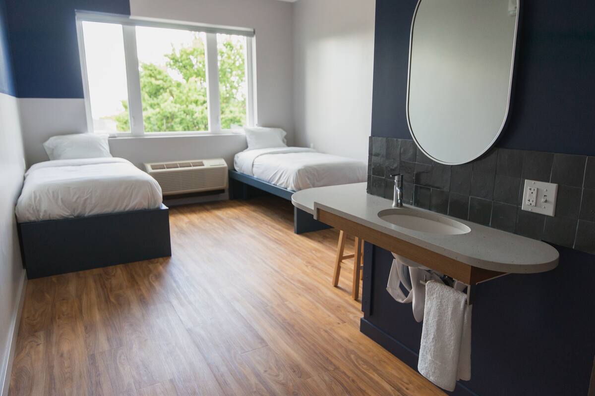 Luxe beddengoed, verduisterende gordijnen, gratis wifi, beddengoed