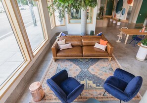 ロビー応接スペース