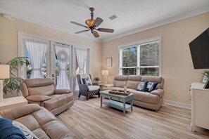 Smart TV, books - Beach Service | Beachfront Pool | Gated Resort! La Valencia Resort! (Panama City Beach)