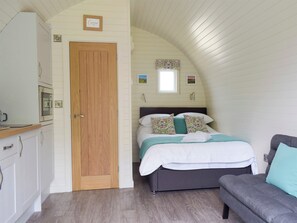 1 bedroom, bed sheets