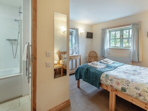 3 bedrooms, free WiFi, bed sheets - 3 bedroom accommodation in Oasby, near Grantham (Oasby, near Grantham)