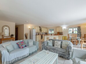 Living area - 3 bedroom accommodation in Oasby, near Grantham (Oasby, near Grantham)
