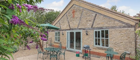 屋外ダイニングエリア