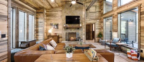 Smart TV, chimenea, videojuegos y reproductor de DVD