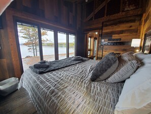 2 bedrooms, memory foam beds, iron/ironing board, free WiFi