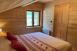 5 chambres, bureau, chambres insonorisées, fer et planche à repasser