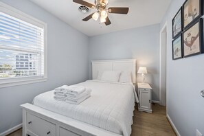 3 bedrooms, free WiFi, bed sheets - Oceanside/Pet Friendly Condo-Boardwalk Shores C (Atlantic Beach)