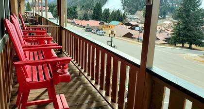 Ski View 6 - In town - On Main Street - End Unit - WiFi - Private Balcony - Trai