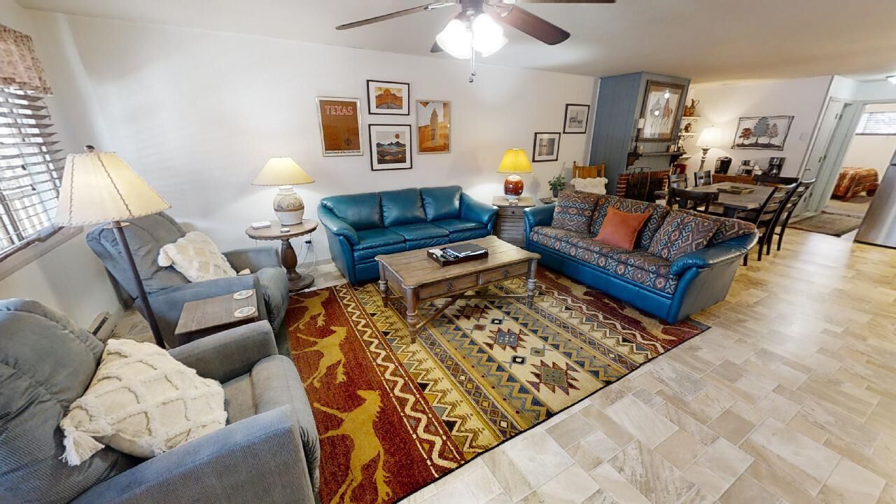 Ski View 10 - In Town - On Main Street - WiFi - Cable - Wood Burning Fireplace -