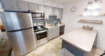 Ski View 10 - In Town - On Main Street - WiFi - Cable - Wood Burning Fireplace -