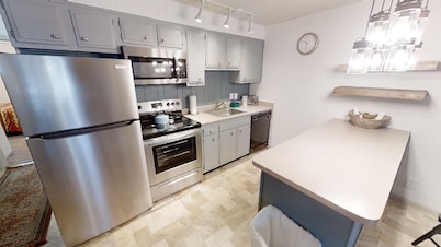 Ski View 10 - In Town - On Main Street - WiFi - Cable - Wood Burning Fireplace -