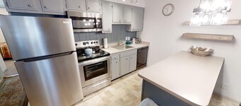 Ski View 10 - In Town - On Main Street - WiFi - Cable - Wood Burning Fireplace -