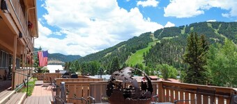 Ski View 11 -In Town - On Main Street - End Unit - WiFi - Cable -Xbox 360 - Wood