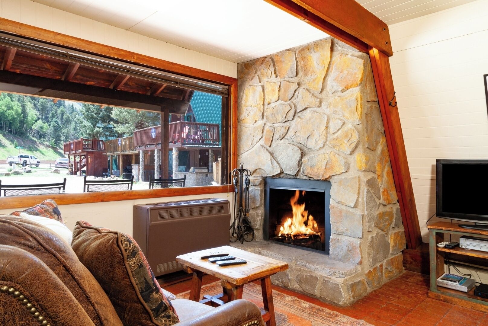 Älytelevisio, takka, DVD-soitin