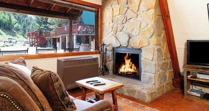 CJ A-Frame 2 - In Town - Ski In/Ski Out - On The River - Free WiFi