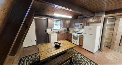 CJ A-Frame 6 - In Town - Ski In/Ski Out - Pet Friendly - Near Fishing Ponds - Wa