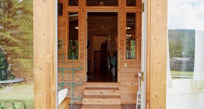 Bear Hugs - SECLUSION - Cozy Cottage - Free WiFi - Rustic Decor - Country Style