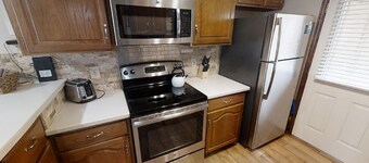 Grandview 4 - In Town - Beautifully Furnished - Free WiFi - Cable - Washer/Dryer