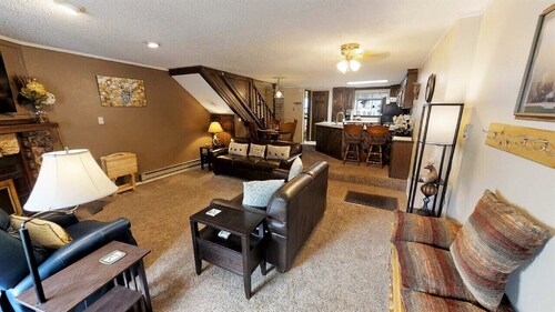 Red River Getaway - In Town - Near the Library - Wood Burning Fireplace -  WiFi - Reviews, Deals & Photos 2023 - Expedia